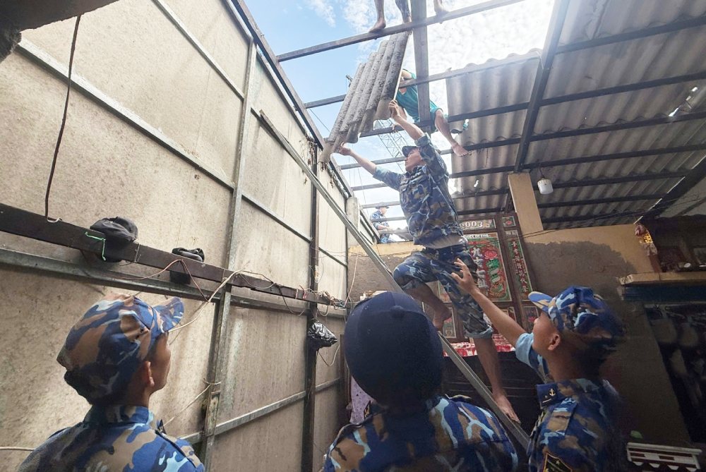 Brigade 175, Command of Naval Region 5 coordinates forces to support people to overcome the consequences of natural disasters. Photo: BTL V5HQ
