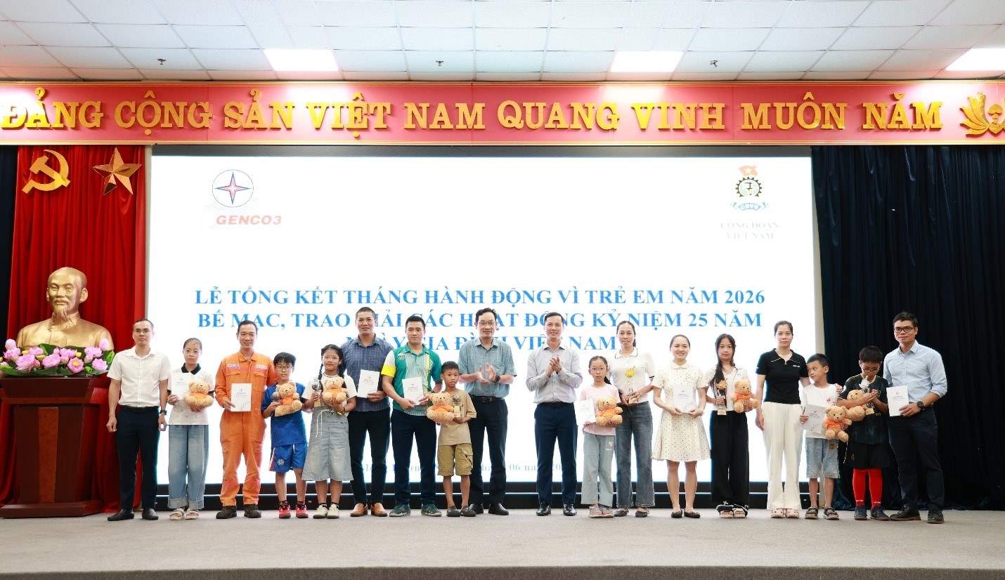 Award ceremony for activities in response to the Action Month for Children 2026 of Mong Duong Thermal Power Company. Photo: Lan Anh