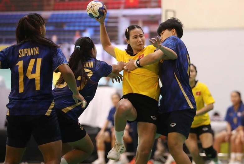 Vietnamese female handball players will compete in ASIAD 20 in September in Japan. Photo: Bui Luong