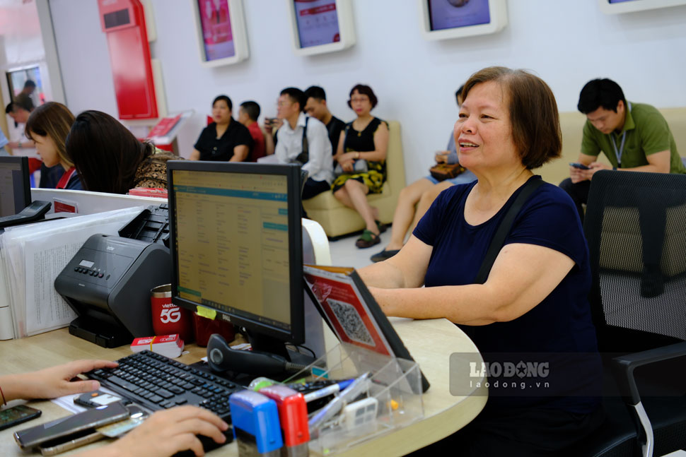 After August 20, subscribers who have not completed the confirmation or authentication according to regulations will be recalled. Photo: Hao Thien