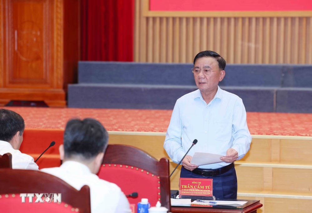 Politburo Member, Standing Secretary of the Secretariat Tran Cam Tu emphasized the requirement to innovate leadership, direction, and administration methods on a digital platform. Photo: VNA