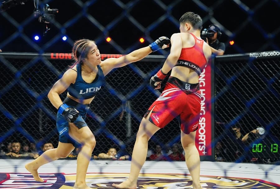 MMA fighter Lo Thi Phung (blue shirt) has the opportunity to participate in ASIAD 20 in Japan. Photo: VMMAF