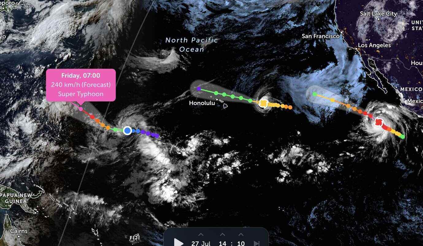 Bão nối bão ở Thái Bình Dương. Ảnh: Zoom Earth 