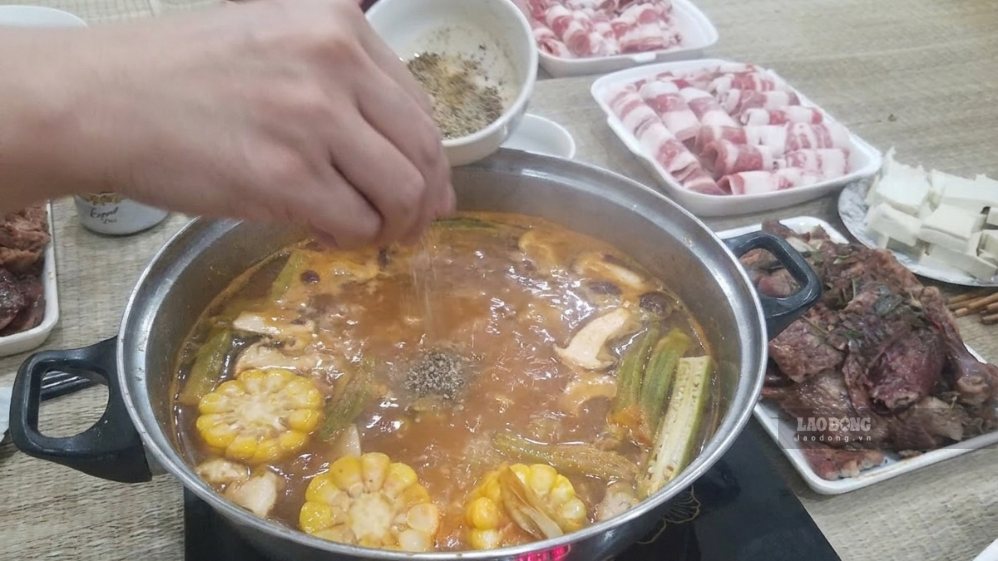 Eating too salty is also one of the habits that causes loss of appetite and reduced taste. Photo: Tuan Dat