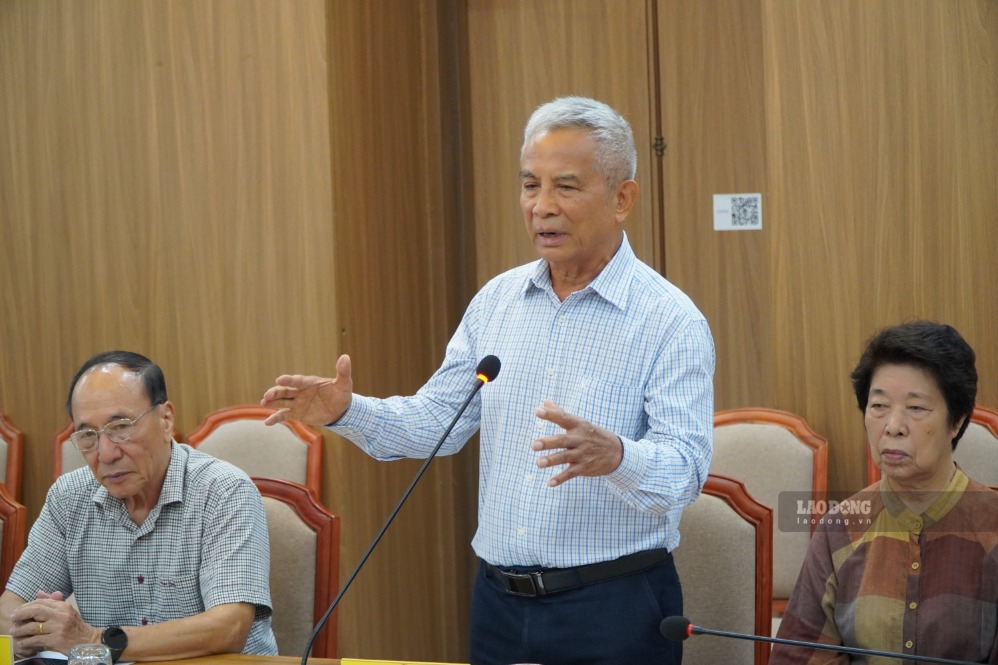 Ông Đặng Ngọc Tùng - nguyên Ủy viên Trung ương Đảng, Chủ tịch Tổng LĐLĐVN phát biểu tại buổi gặp mặt. Ảnh: Viên Nguyễn