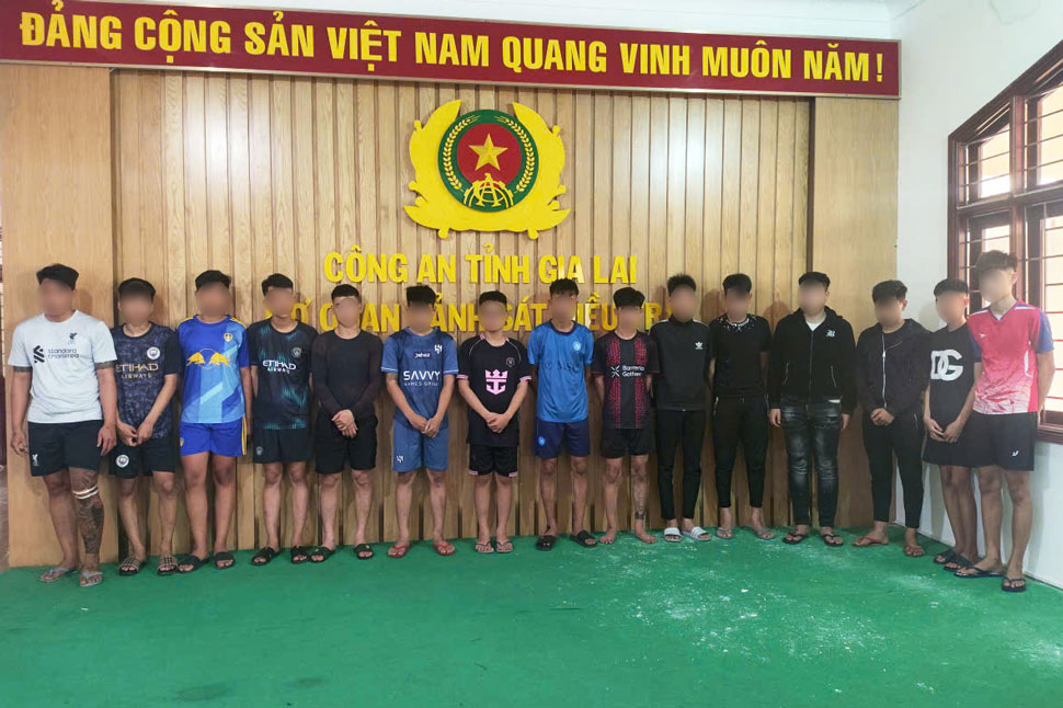 Công an tỉnh Gia Lai đã bắt giữ nhóm thanh thiếu niên mang hung khí gây rối trật tự công cộng, truy đuổi và chém người ở Gia Lai. Ảnh: Công an cung cấp