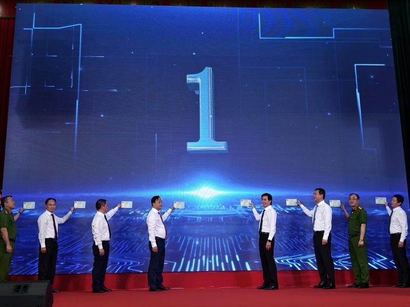 Các đại biểu thực hiện nghi thức khai trương Mô hình Trạm dịch vụ công số. Ảnh: Trung tâm Công nghệ số, Sở KHCN Lạng Sơn
