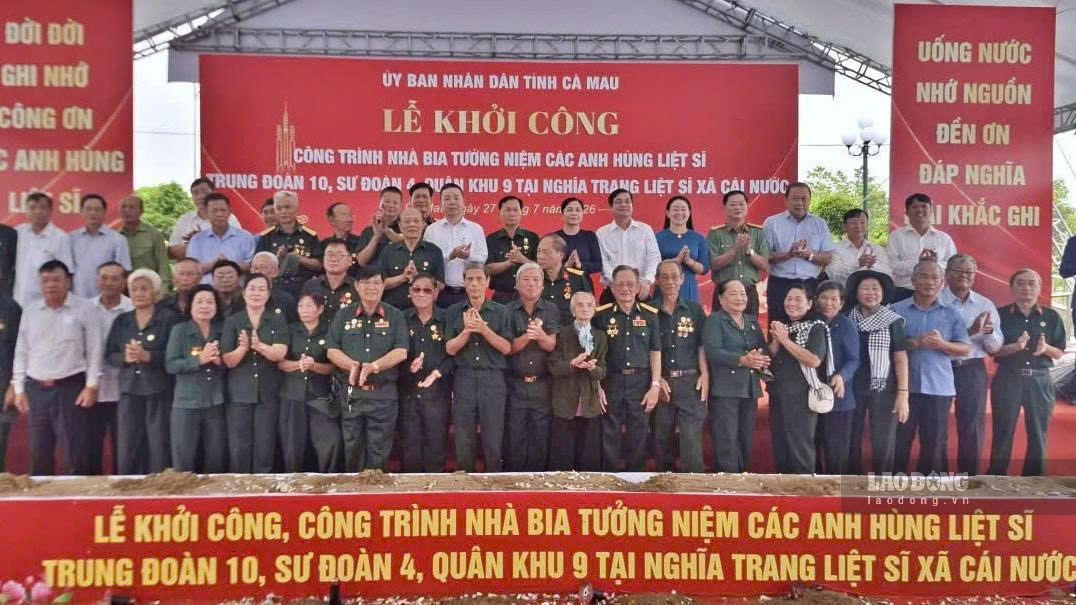 Khởi công Nhà bia tưởng niệm các Anh hùng liệt sĩ Trung đoàn 10, Sư đoàn 4, Quân khu 9 tại Nghĩa trang Liệt sĩ xã Cái Nước, Cà Mau. Ảnh: Nhật Hồ.