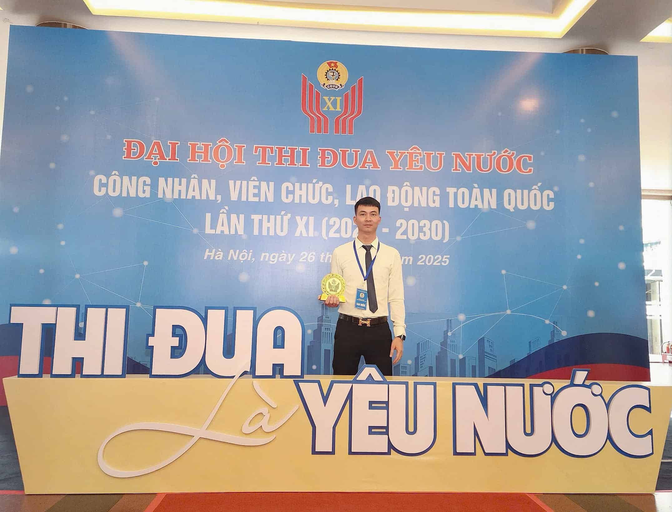 In 2025, Mr. Dong Van Vinh was awarded a Certificate of Merit as an advanced typical example in the national patriotic emulation movement in the period 2020-2025. Photo: Character provided