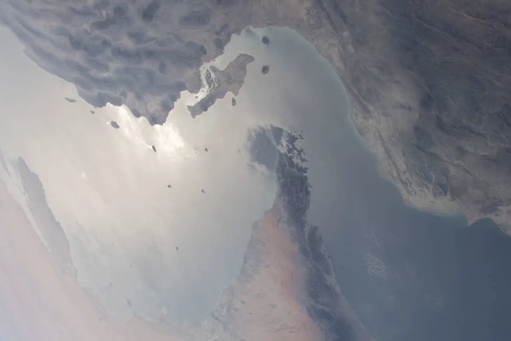 El Estrecho de Ormuz es un punto caliente en el conflicto entre Estados Unidos e Irán. Foto: NASA