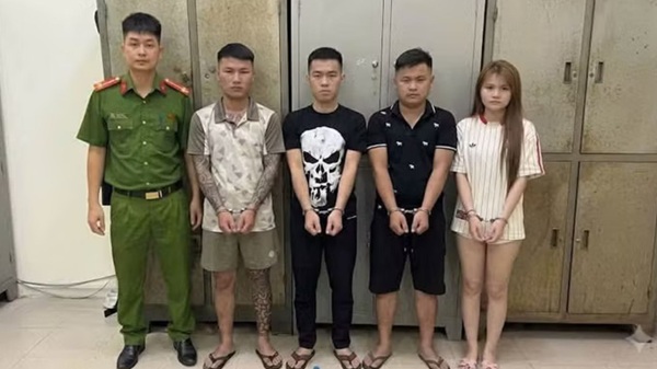 Bắt giữ 4 đối tượng trong vụ tổ chức sử dụng ma túy ở Thanh Trì. Ảnh: CAHN