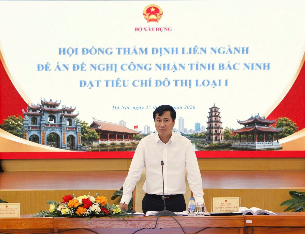 Thứ trưởng Bộ Xây dựng Nguyễn Tường Văn chủ trì hội nghị thẩm định. Ảnh: Bộ Xây dựng