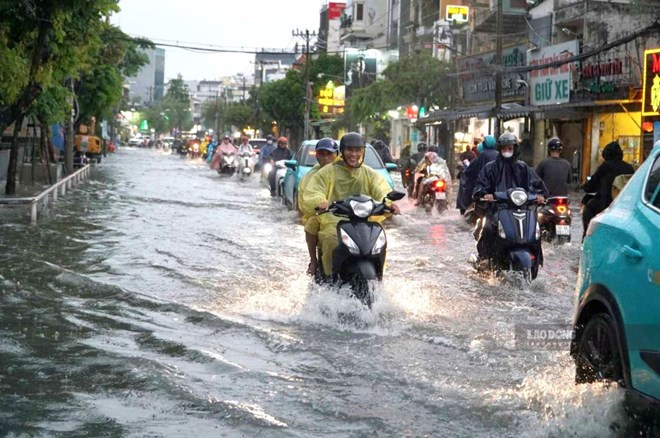 Nguyen Van Khoi street (Thong Tay Hoi ward, Ho Chi Minh City) flooded after rain. Photo: Minh Quan