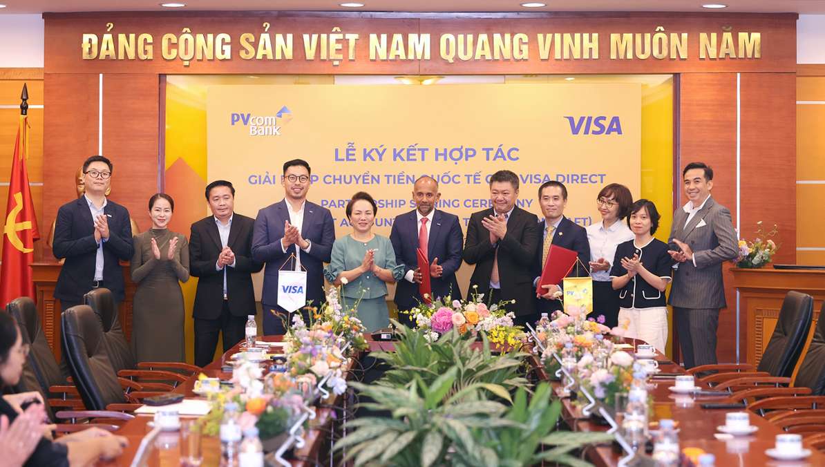 PVcomBank and Visa sign cooperation agreement to deploy international money transfer solution via Visa Direct. Photo: PVcomBank