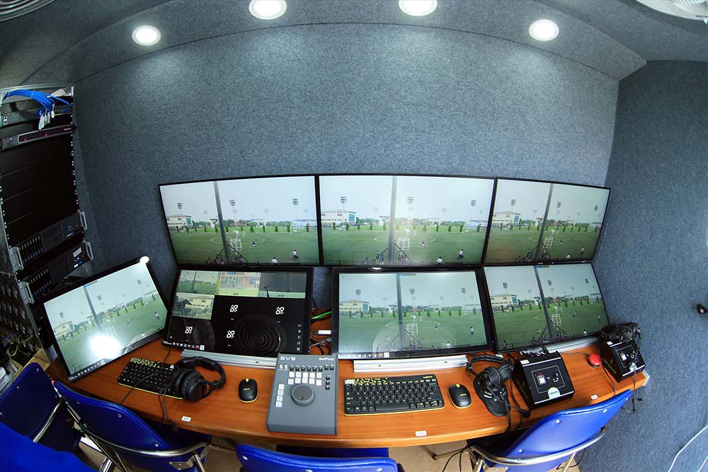 The VAR referee team for the match between Vietnam and Singapore will be on duty from the VAR center located in Thailand. Photo: VPF