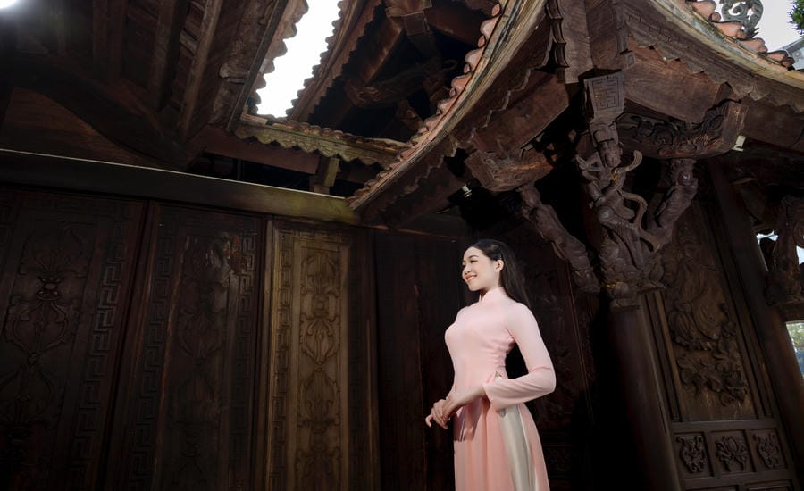 At the 4th Vietnam Cultural Heritage Festival held in Hanoi, Le Thi Thu Tra was honored and voted as Ao Dai Ambassador 2023. Photo: Character provided