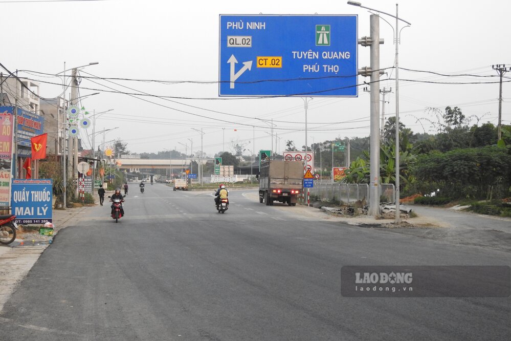 Quang Yen industrial cluster preparing to build resettlement infrastructure is located quite close to Tuyen Quang - Phu Tho expressway. Photo: To Cong
