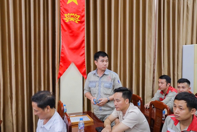 Người lao động đối thoại tại hội nghị. Ảnh: Ngọc Ánh