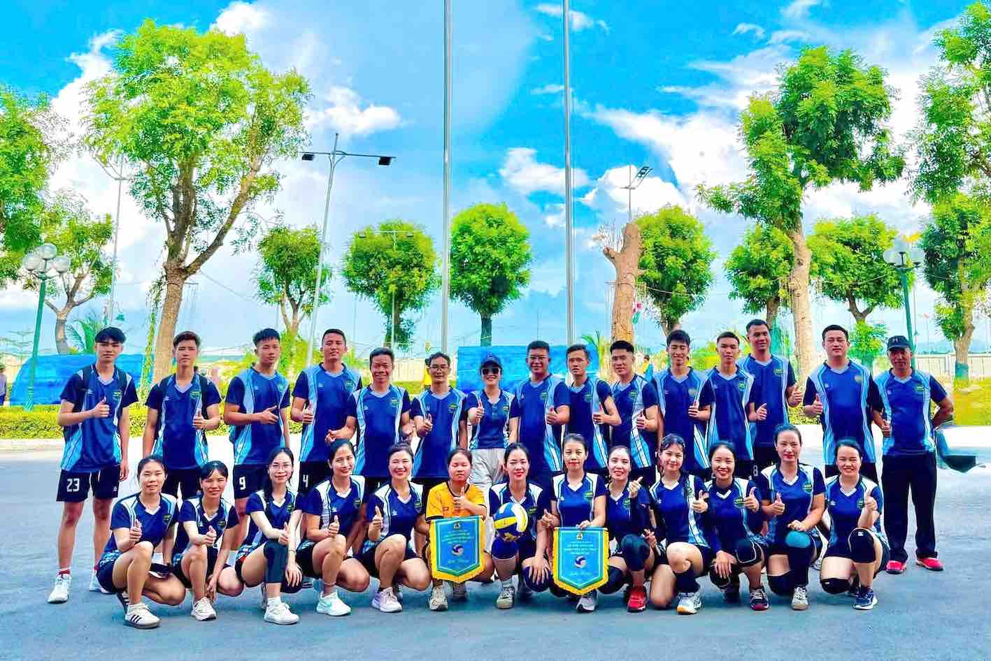 The men's and women's volleyball tournament for union members and workers organized by the Do Luong Commune Trade Union contributes to creating a competitive atmosphere, connecting union members and grassroots trade unions. Photo: Nghe An Trade Union