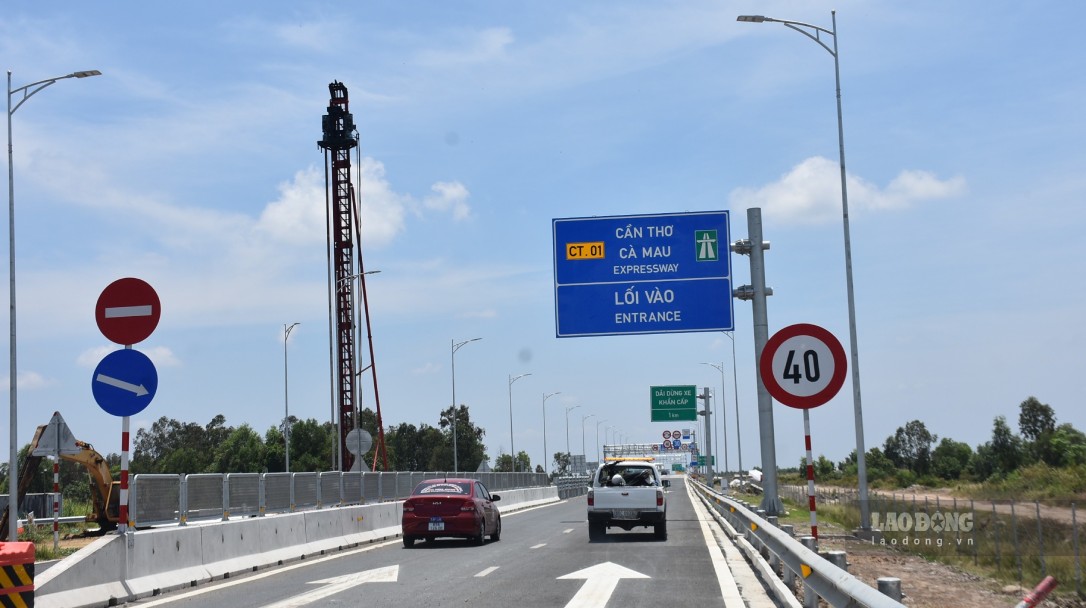 The road to Ca Mau is not far away because the expressway system has been connected to the center of Ca Mau. Photo: Nhat Ho