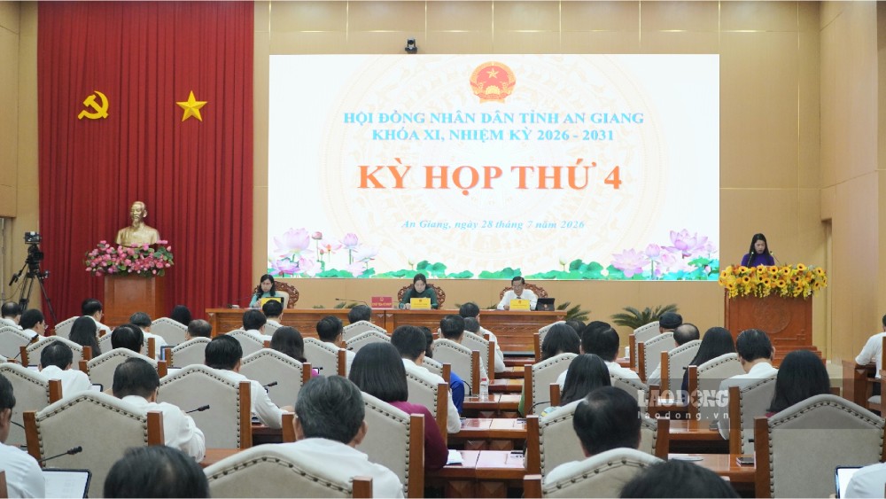 An Giang considers and approves 20 important resolutions in various fields at the 4th session of the Provincial People's Council. Photo: Nguyen Anh