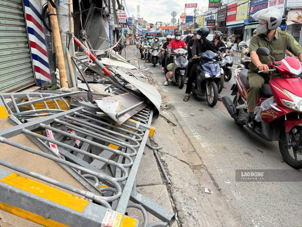 Giao thông qua khu vực xảy ra tai nạn ùn ứ. Ảnh: Minh Tâm