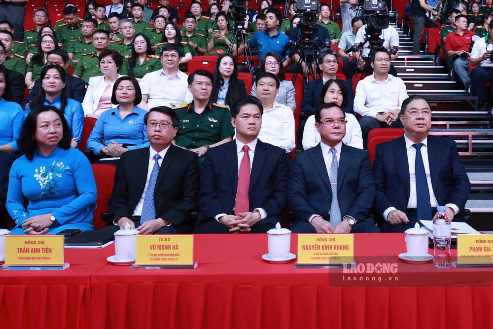 Lãnh đạo Đảng, Nhà nước, Tổng LĐLĐVN tham dự chương trình. Ảnh:  Hải Nguyễn