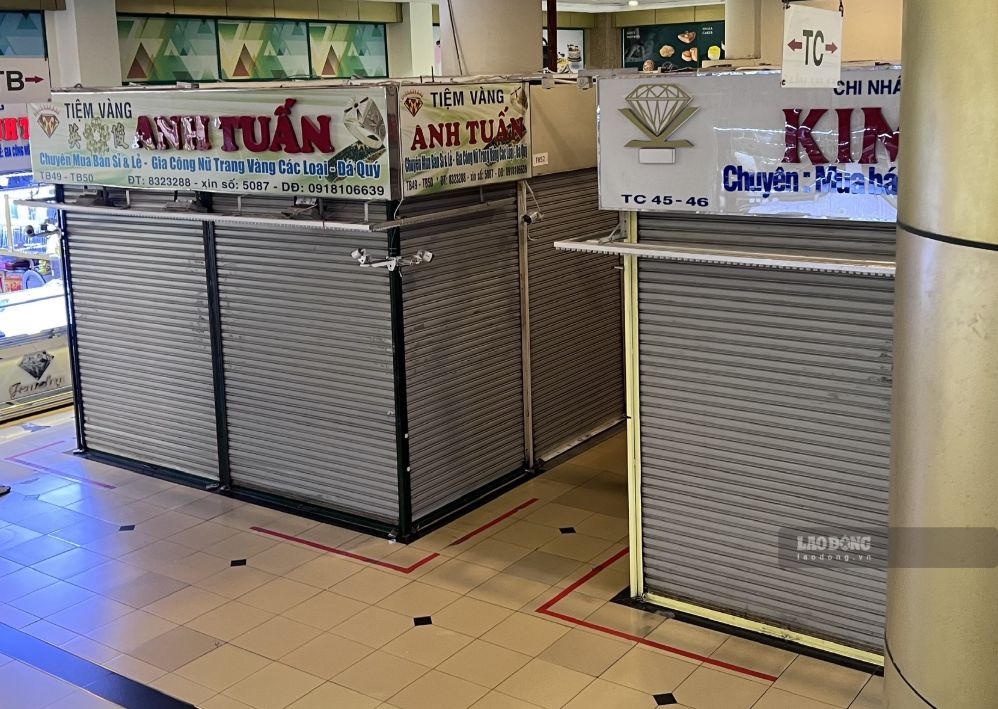 Khung cảnh đìu hiu ở khu chợ vàng bạc, đá quý nổi tiếng TPHCM. 