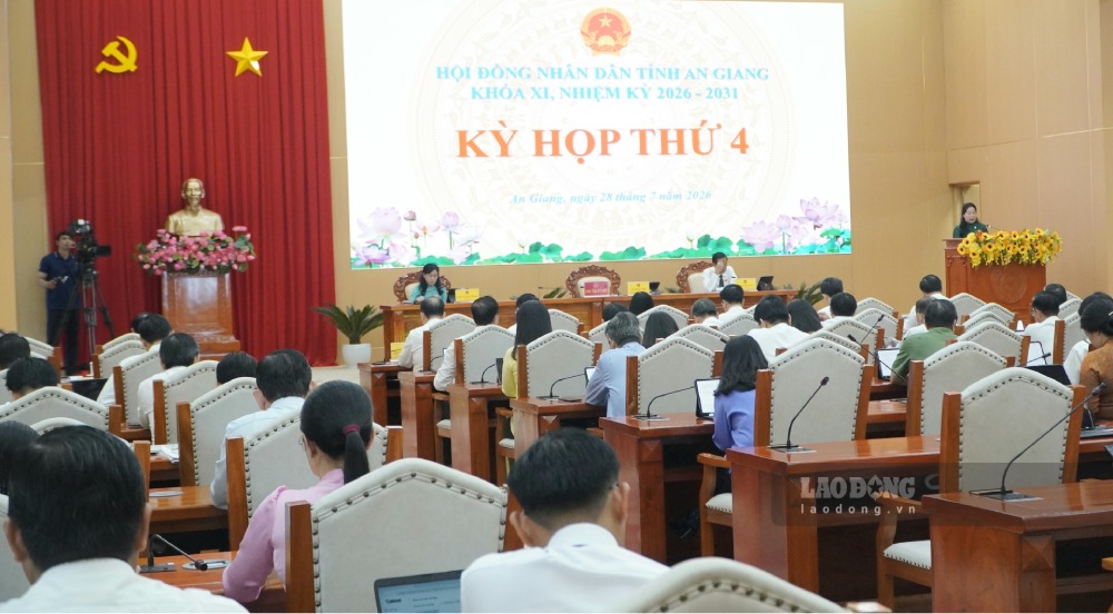 Thường trực HĐND tỉnh kiến nghị UBND tỉnh có giải pháp giải quyết các nội dung kiến nghị của cử tri đang giải quyết. Ảnh: Nguyên Anh