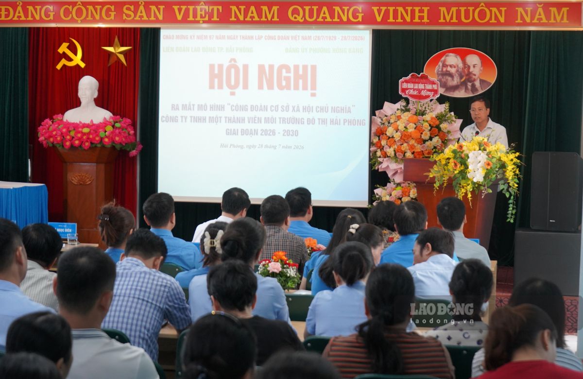 Les dirigeants de Hai Phong Urban Environment Company Limited ont pris la parole lors de la cérémonie de lancement. Photo de : Mai Dung