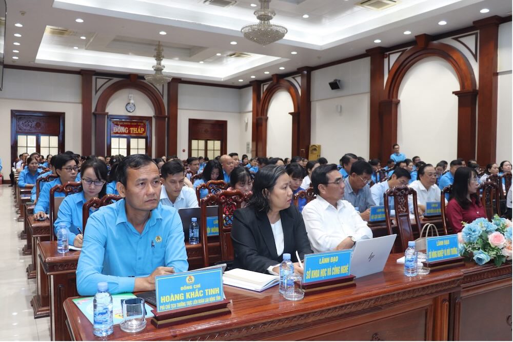 Quang cảnh Hội nghị gặp gỡ, đối thoại giữa Thường trực Tỉnh ủy Đồng Tháp với cán bộ, đoàn viên công đoàn năm 2026. Ảnh: Lưu Hùng.