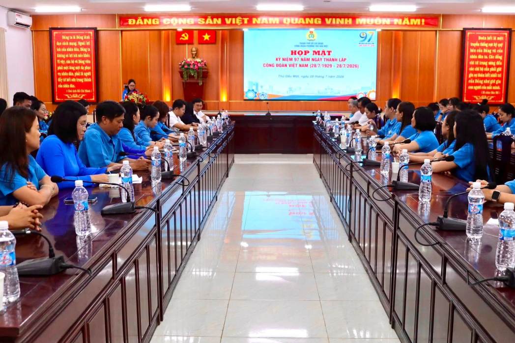 Chương trình họp mặt tuyên truyền kỷ niệm 97 năm Ngày thành lập Công đoàn Việt Nam do Công đoàn phường Thủ Dầu Một tổ chức. Ảnh: Công đoàn phường Thủ Dầu Một