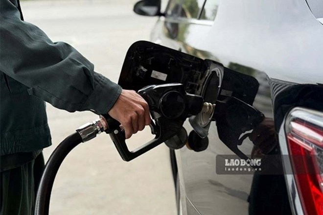 Poor quality gasoline causes engine dysfunction and damage to many important parts of the car. Photo: Ha Vy