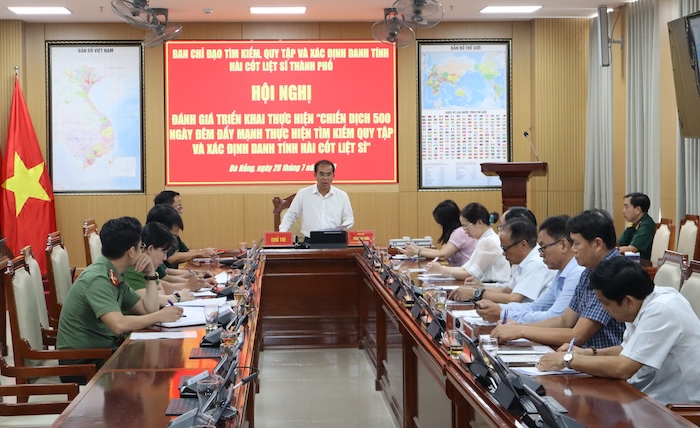 Phó Chủ tịch UBND thành phố Trần Anh Tuấn phát biểu chỉ đạo. Ảnh: Quang Cường (Bộ CHQS TP Đà Nẵng)