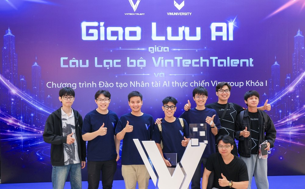 Trong suốt hành trình 12 tuần, học viên được đào tạo nền tảng, giải quyết các bài toán mô phỏng thực chiến và làm việc tại các doanh nghiệp dưới sự hướng dẫn của đội ngũ mentor, giảng viên, đội ngũ chuyên gia.