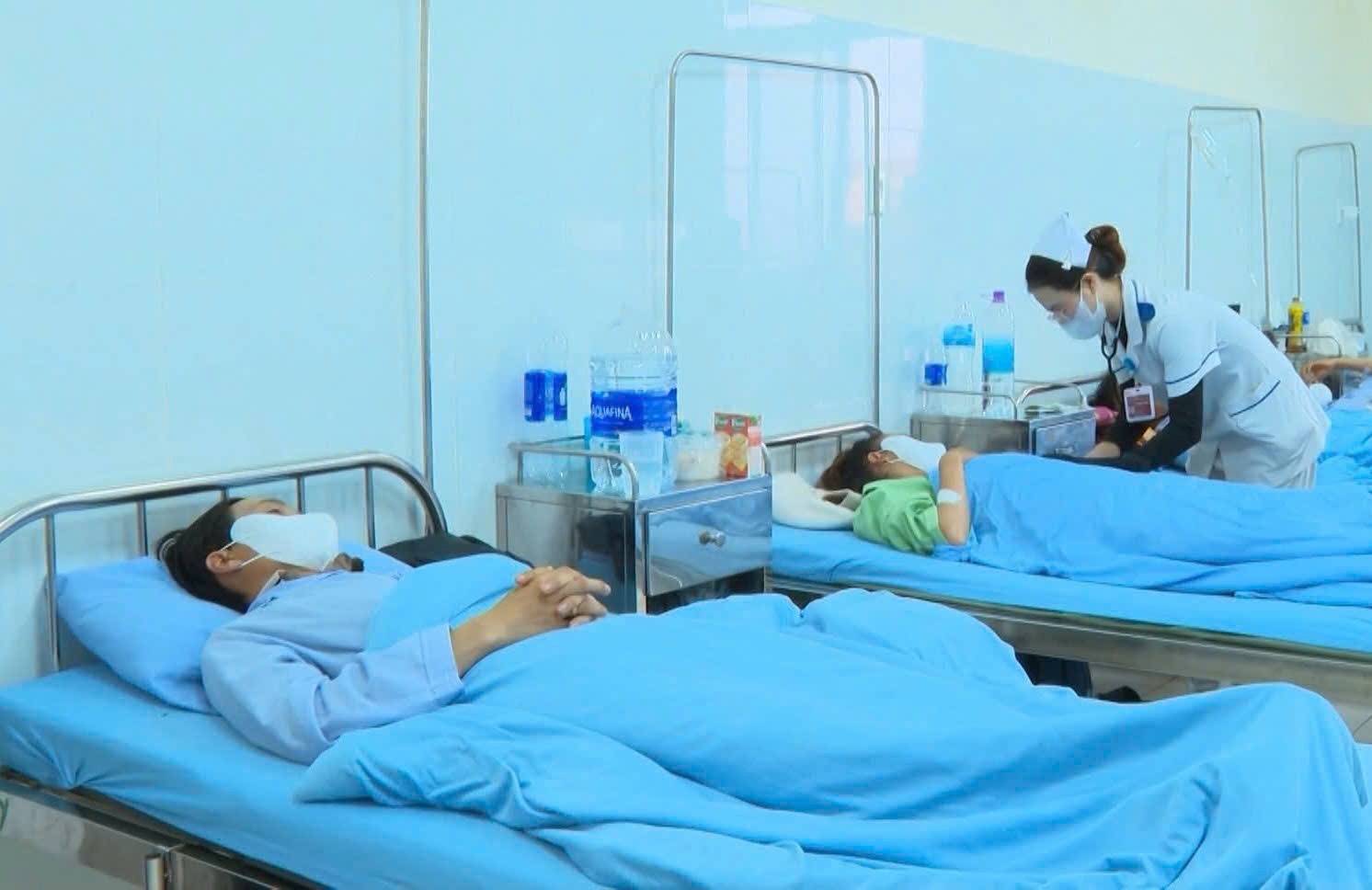 Trong số 84 người nghi ngộ độc phải nhập viên sau khi ăn bánh mì tại xã Nam Ban Lâm Hà, hiện có 37 đang điều trị. Ảnh: Bệnh viện đa khoa Lâm Đồng 