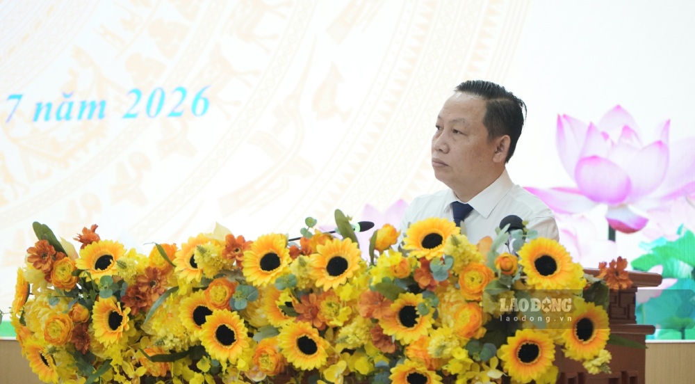 Director of An Giang Department of Agriculture and Environment talks about backlog land dossiers. Photo: Nguyen Anh