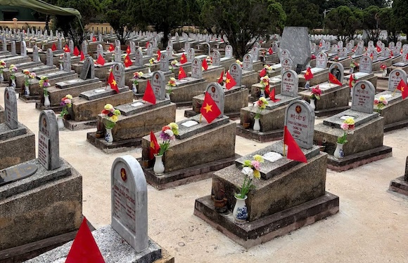 Martyrs' graves at Gio Linh Martyrs' Cemetery - where biological samples will be taken and information digitized for 1,604 martyrs' graves. Photo: Quang Tri Provincial Military Command