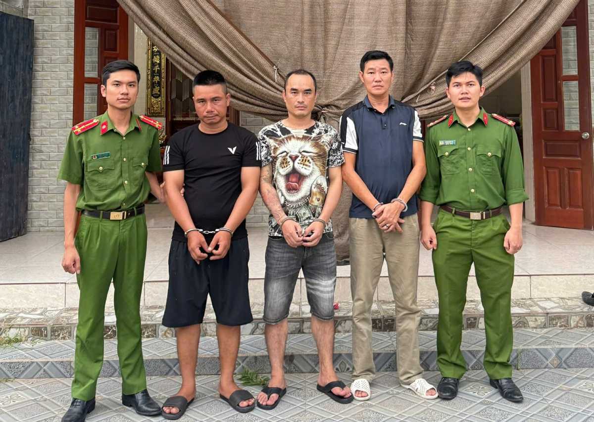 Các đối tượng bị khởi tố về tội tổ chức sử dụng trái phép chất ma túy. Ảnh: Công an tỉnh Hưng Yên