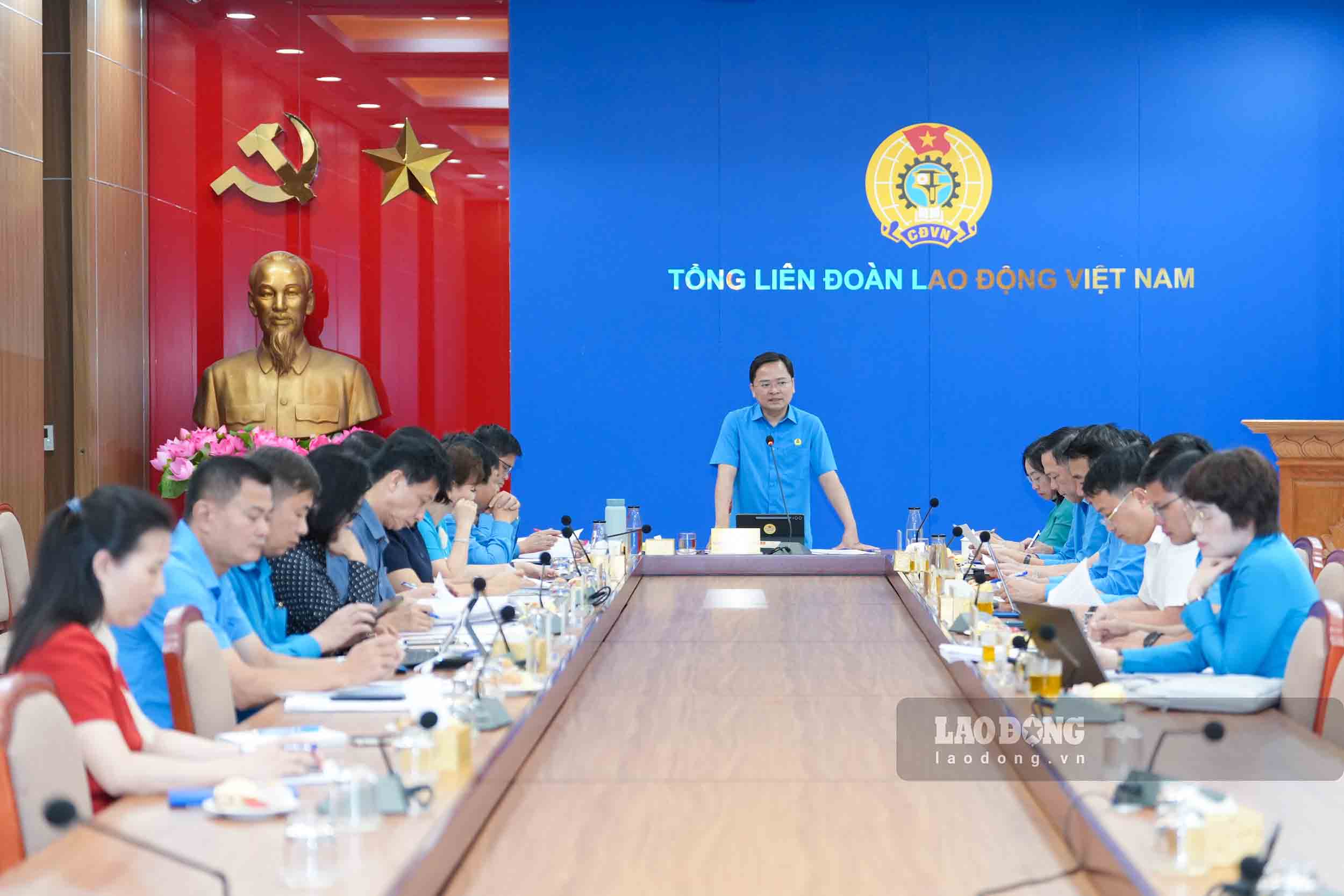 第3回ベトナム労働総同盟常務委員会会議の様子。写真:フウ・チャン.