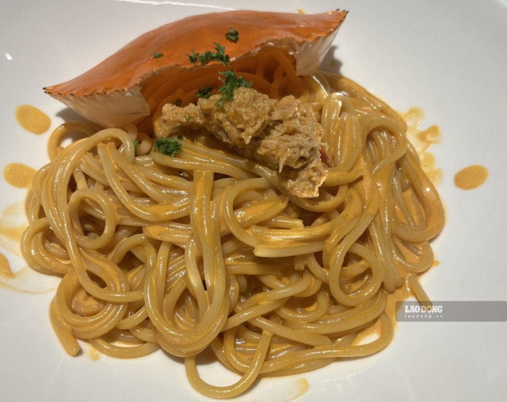 Italian-style cream-soaked crab noodles will be the perfect choice for family dinner. Photo: Mai Chau