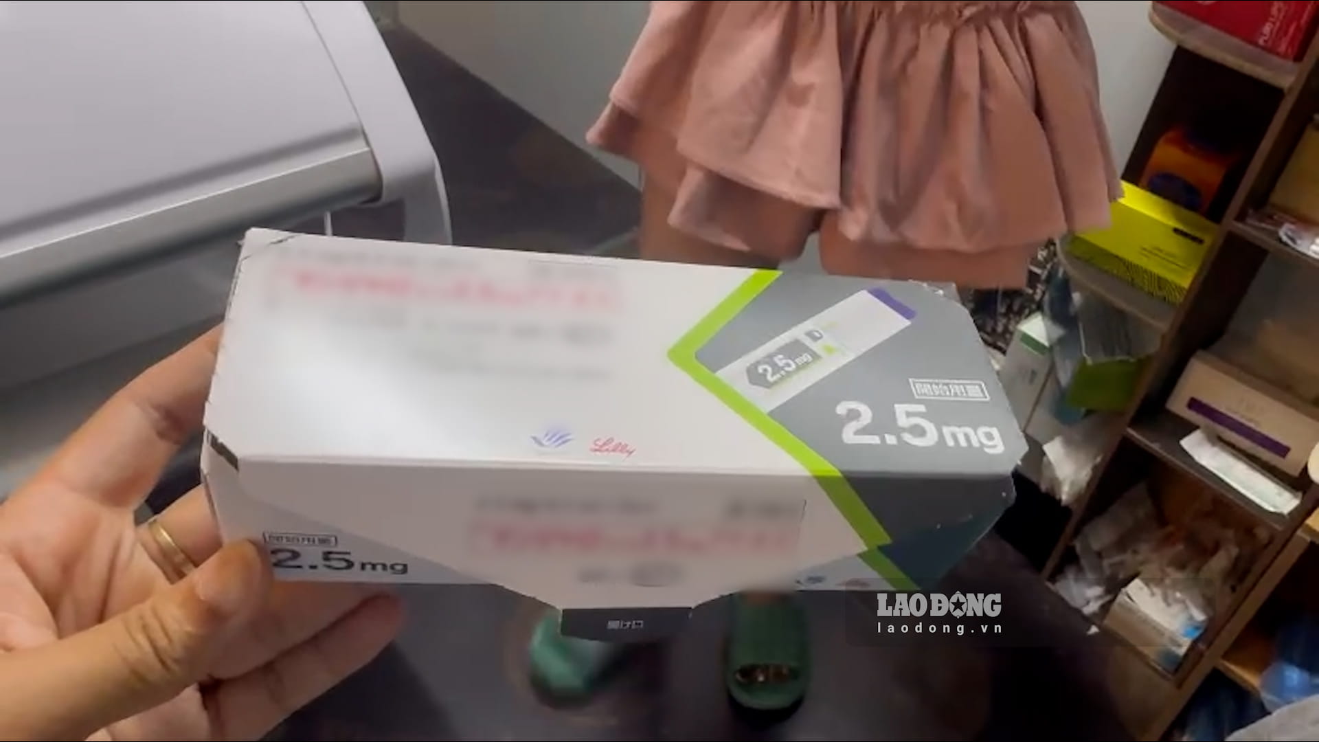 Người bán cho biết đây là bút tiêm giảm cân 2,5mg, được giới thiệu là hàng xách tay từ Nhật Bản. Ảnh: Nhóm PV