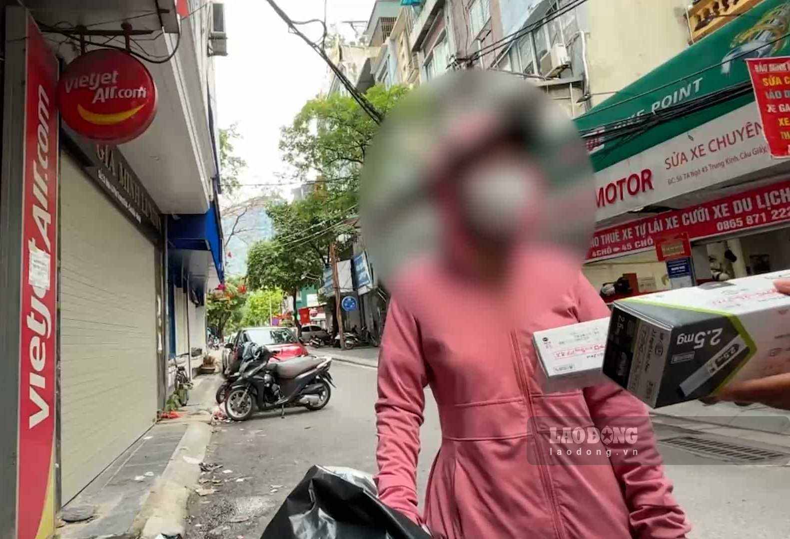 Người bán cho biết bút tiêm giảm cân hiện khá khan hiếm nên không phải lúc nào cũng có sẵn. Trong trường hợp hết hàng, người này sẽ điều ship từ một địa điểm khác ở khu vực Thanh Xuân sang cho khách. Ảnh: Nhóm PV