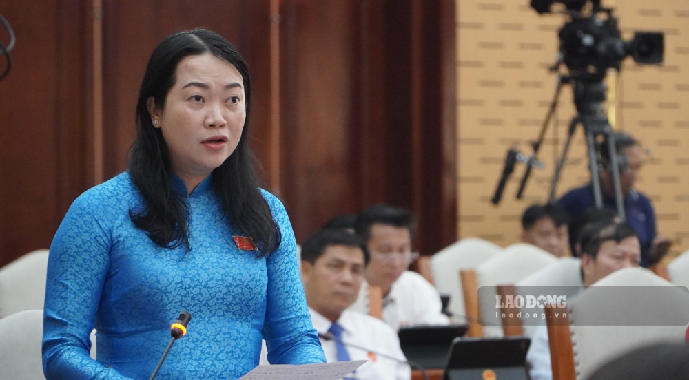 Đại biểu chất vấn Giám đốc Sở Nông nghiệp và Môi trường tỉnh An Giang. Ảnh: Nguyên Anh