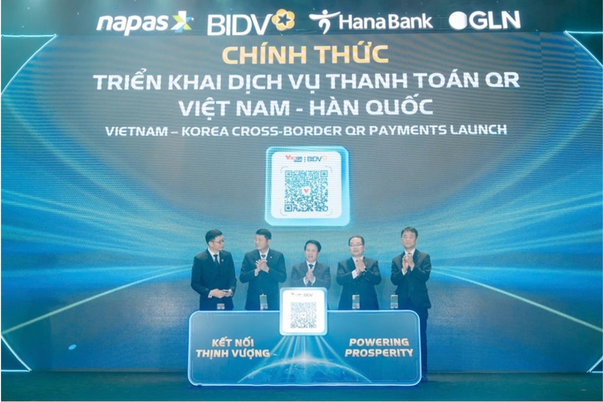 Đại diện NAPAS, GLN International, BIDV và Hana Bank tại lễ công bố triển khai dịch vụ thanh toán QR xuyên biên giới Việt Nam - Hàn Quốc. Ảnh: BIDV  