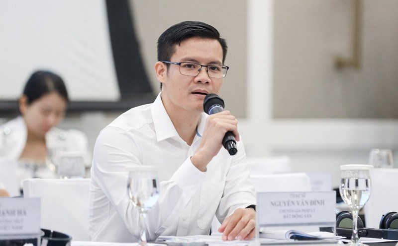 Lawyer Nguyen Van Dinh analyzes changes in payment when buying real estate formed in the future. Photo: Character provided