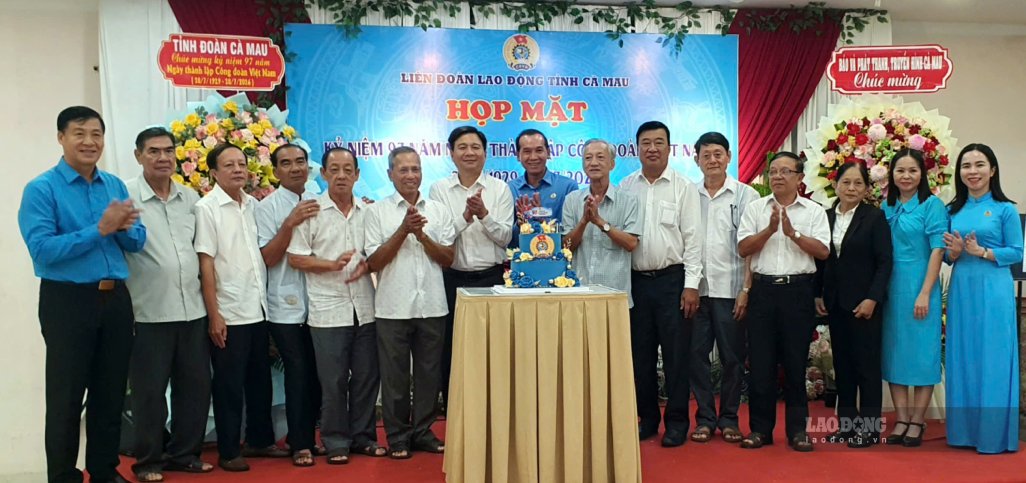 Ca Mau Labor Federation organizes a meeting to celebrate the 97th anniversary of the establishment of the Vietnam Trade Union. Photo: Nhat Ho.
