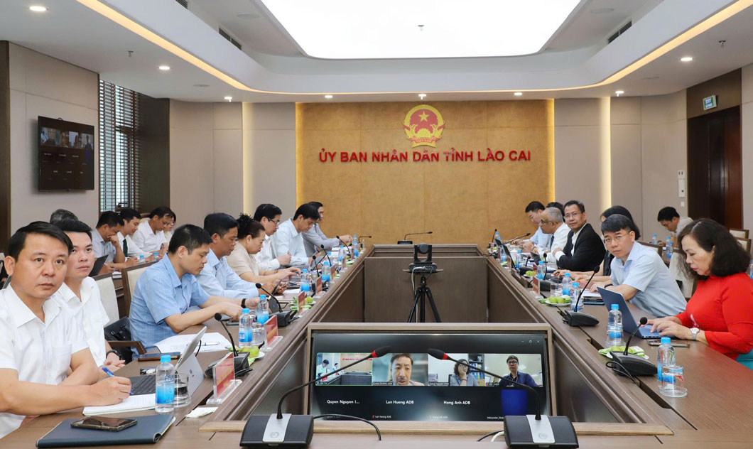 Quang cảnh buổi làm việc. 