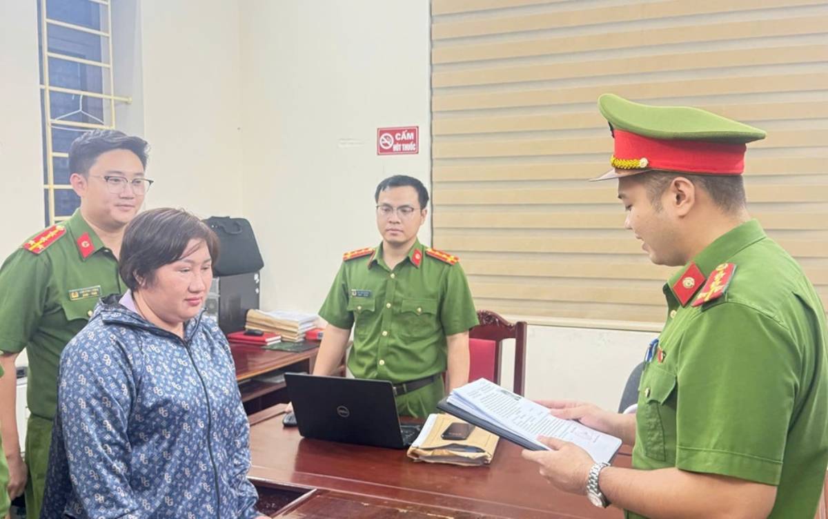 Đối tượng Nguyễn Thị Lâm bị khởi tố về tội lừa đảo chiếm đoạt tài sản và sử dụng tài liệu giả của cơ quan tổ chức. Ảnh: Công an tỉnh Ninh Bình