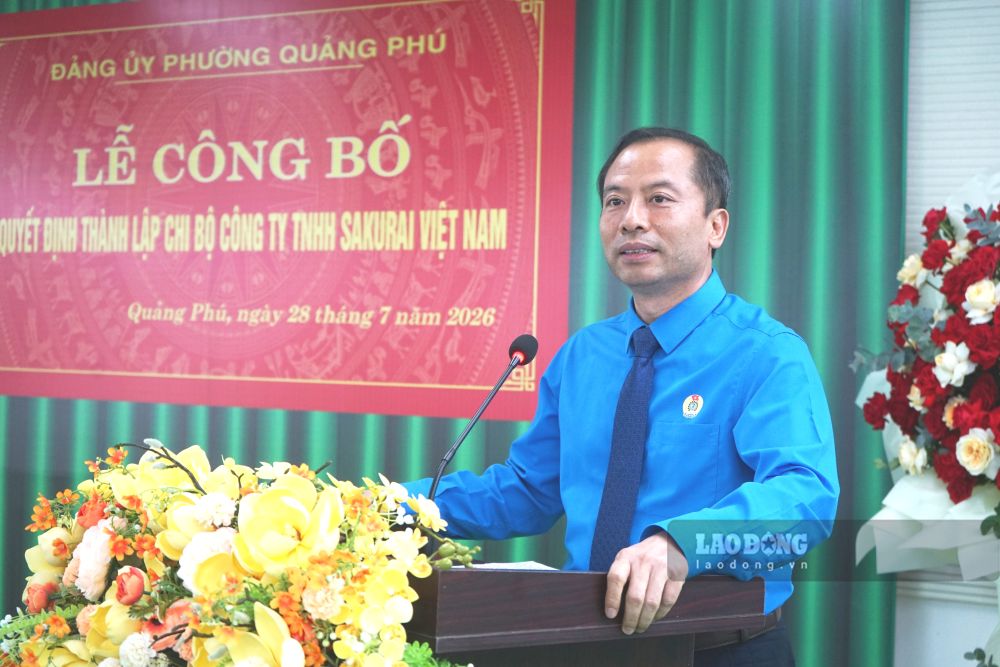 Ông Lương Trọng Thành - Chủ tịch Liên đoàn Lao động tỉnh Thanh Hóa phát biểu tại lễ công bố thành lập Chi bộ Công ty TNHH Sakurai Việt Nam. Ảnh: Quách Du